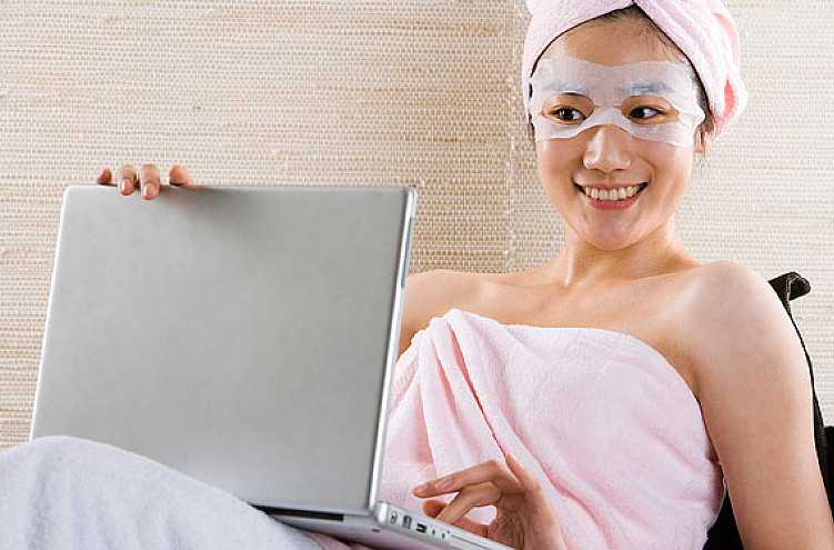 水膜能敷眼睛周围吗？