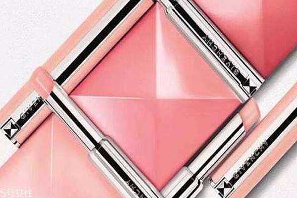 唇色深用什么润唇膏好