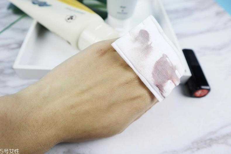 悦诗风吟和dmc洗面奶哪个好 油皮用悦诗风吟更好