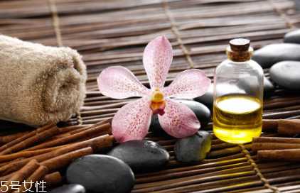 长痘痘可以用精油吗