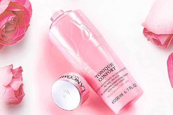 夏天应该补水还是美白