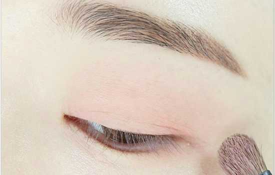 西柚色眼影怎么画图解 韩国西柚色眼妆画法教程