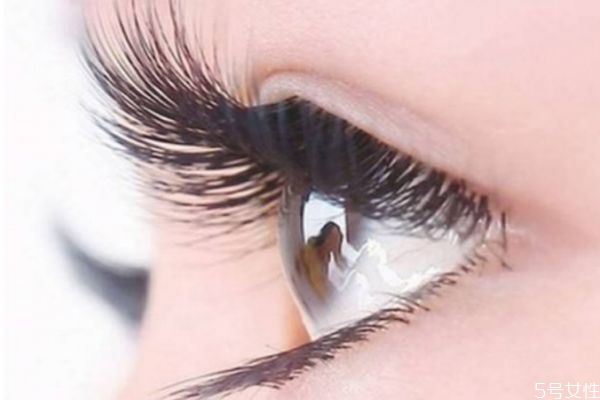 画眼睫毛要注意什么？画眼睫毛的注意
