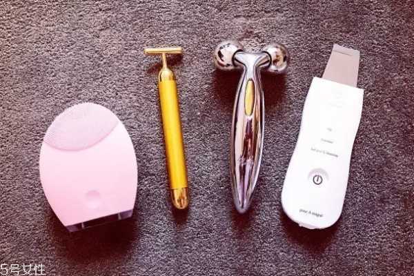 去黑头粉刺用什么美容仪 蒸脸仪和去黑头美容仪铲