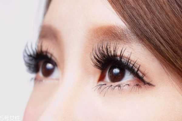 眼睫毛下垂怎么改善