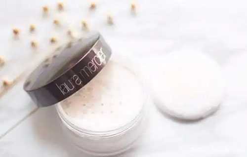 皮肤白的人适合什么散粉 皮肤白的人适合什么散粉