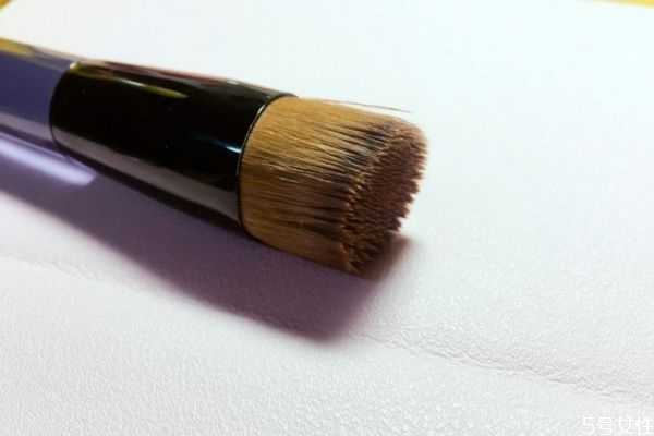 化妆刷放在哪里晾干比较好？化妆刷洗后不蓬松怎么办