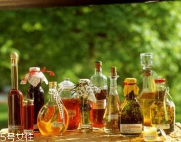 长痘痘可以用精油吗