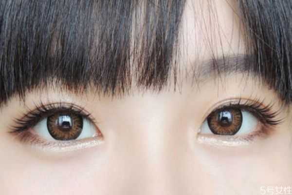 假睫毛会导致眼皮松吗