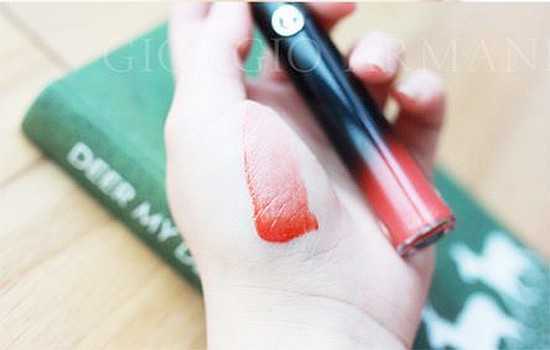 阿玛尼黑管唇釉500是什么颜色？阿玛尼黑管500和302哪个好看