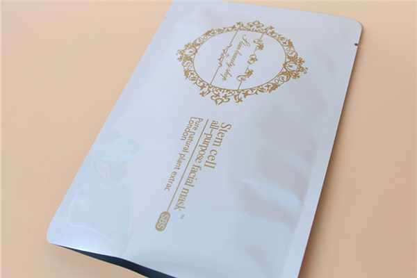 眼膜在面膜之前用还是在面膜之后 眼膜在面膜之前用还是在面膜之后