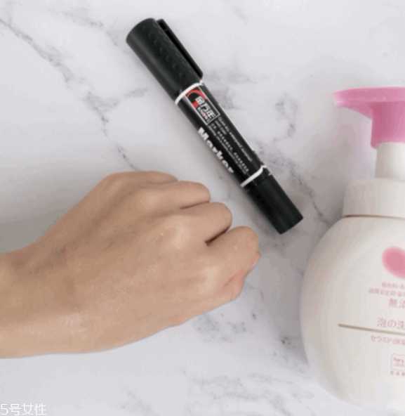 cow洗面奶和肌研极润洗面奶哪个好