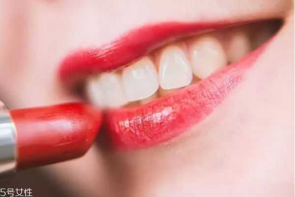 50岁女士涂哪种口红最好看？适合50岁女人用的口红