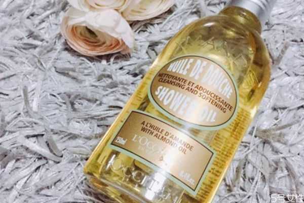 沐浴油和沐浴啫喱区别 沐浴啫喱和沐浴露有什么区别 沐浴油和沐浴啫喱区别 沐浴啫喱和沐浴露有什么区别