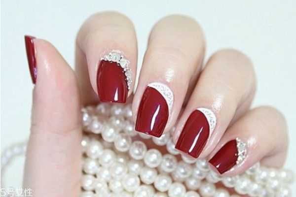酒红反法式美甲教程 红色毛呢美甲教程