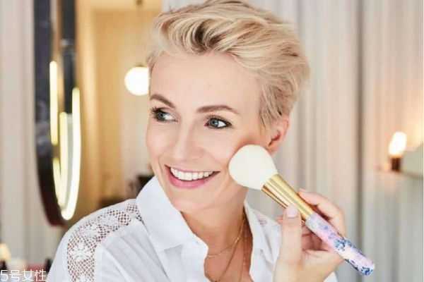定妆用什么好？比较受欢迎的定妆产品