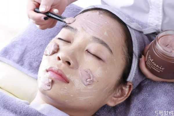 泥膜用完可以用面膜吗?泥膜用完后可以用补水面膜吗 泥膜用完可以用面膜吗?泥膜用完后可以用补水面膜吗