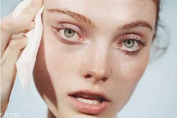 油痘皮适合的护肤品