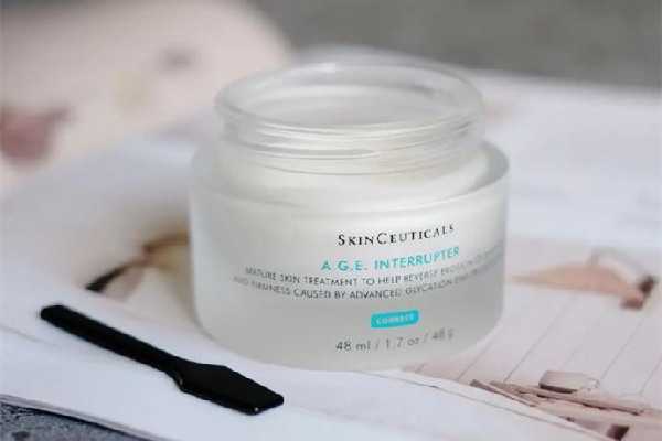 面霜和精华先用哪个