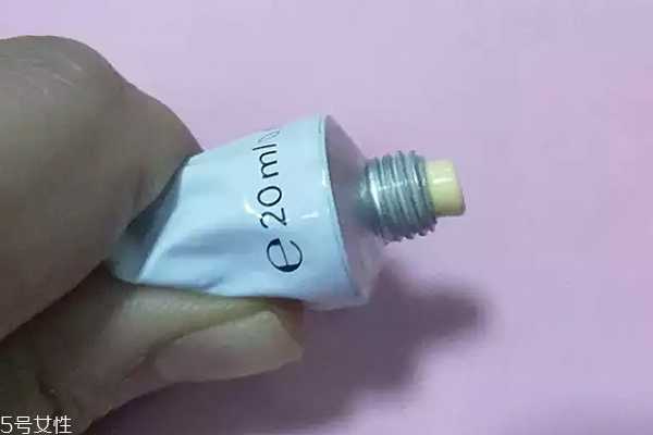 安娜柏林眼霜有封口吗