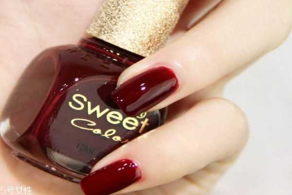 秋冬涂什么颜色指甲油最显白 指甲油大种草