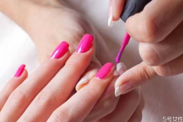 经常做美甲的坏处有哪些?为什么不能经常做美甲 经常做美甲的坏处有哪些?为什么不能经常做美甲