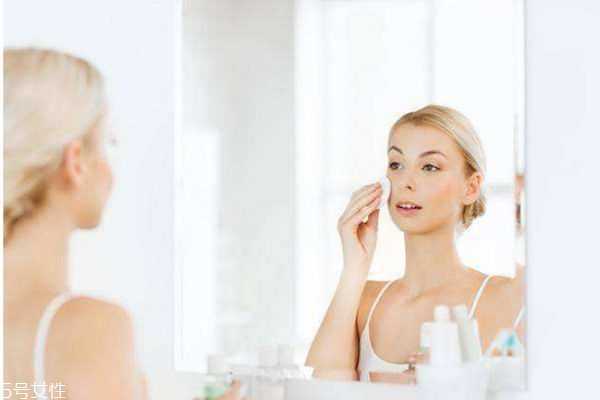 每天都可以用化妆水湿敷吗