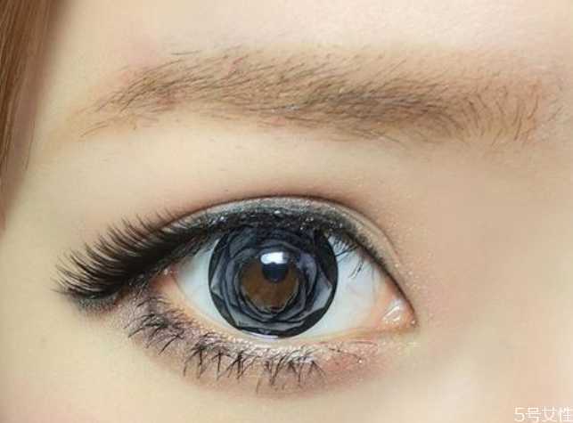 美瞳裂了一点还能戴吗 美瞳裂了一点还能戴吗