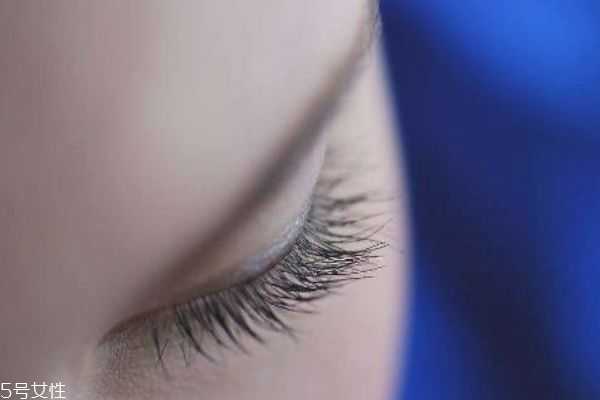 眼部遮瑕使用步骤在粉底液前还是后?眼部遮瑕步骤 眼部遮瑕使用步骤在粉底液前还是后?眼部遮瑕步骤