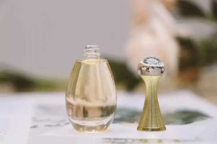 香奈儿香水能留香多长时间? 香奈儿香水能留香多长时间?