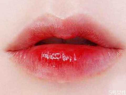 厚嘴唇适合涂豆沙色吗