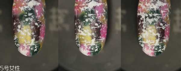 蓝色美甲怎么做？精致美甲做法教程