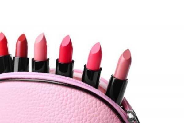 用口红嘴唇脱皮怎么办？一涂口红就脱皮怎么办