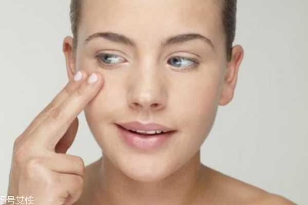 用了眼霜眼角皱纹变多怎么办