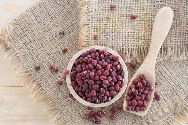 这5个原因可能会“加速”皮肤老化，希望女人抓紧改掉 