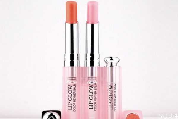 变色唇膏能涂着睡觉吗?涂唇膏的正确步骤 变色唇膏能涂着睡觉吗?涂唇膏的正确步骤