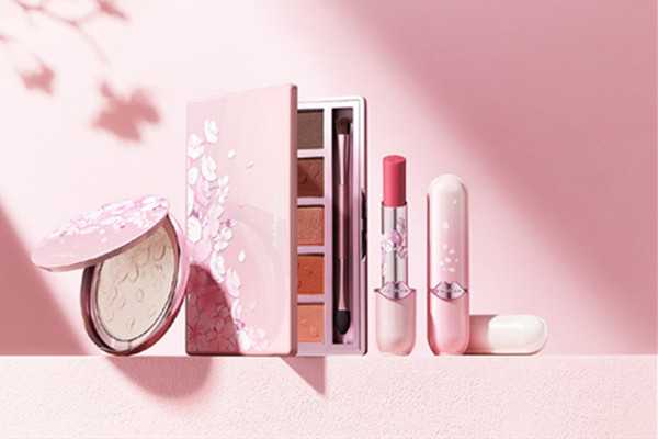 卡姿兰樱花眼影颜色好看吗?卡姿兰樱花眼影粉质细腻吗 卡姿兰樱花眼影颜色好看吗?卡姿兰樱花眼影粉质细腻吗