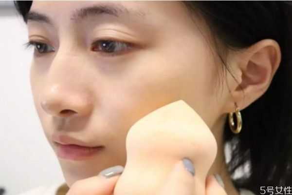 为什么要妆前打底 如何做好打底工作