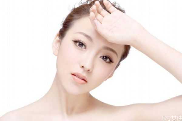 为什么女生月经前爱长痘？月经期间长痘痘怎么办