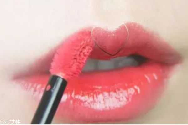 阿玛尼唇釉怎么涂均匀？阿玛尼唇釉正确涂抹方法
