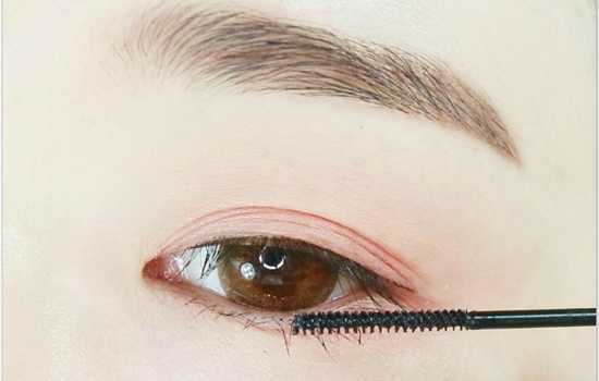 西柚色眼影怎么画图解 韩国西柚色眼妆画法教程