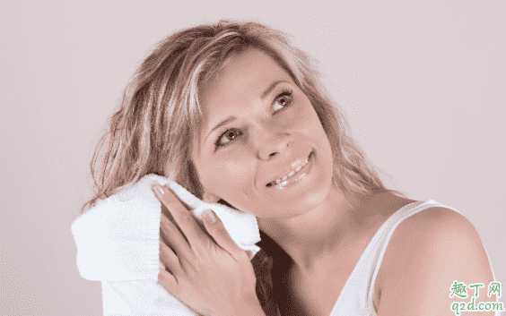 头发油得快是咋回事?如何改善头发出油 头发油得快是咋回事?如何改善头发出油