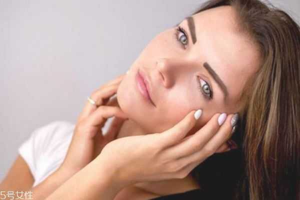 先抹乳液还是先抹精华 先眼霜还是先精华