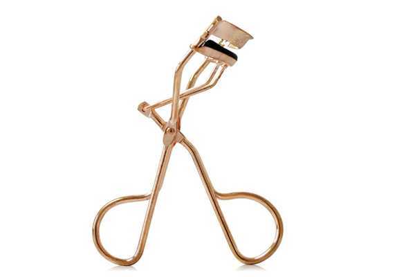 睫毛夹是先夹还是先涂睫毛膏