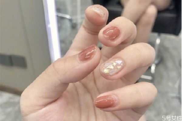 秋冬美甲选什么颜色？美甲选颜色有什么技巧