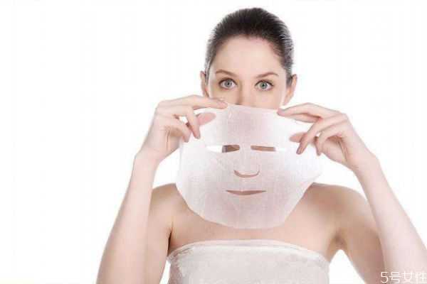 脸上起皮怎么回事？夏天脸干燥起皮怎么办