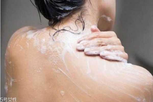 冬天需要用沐浴露吗 冬天需要用沐浴露吗