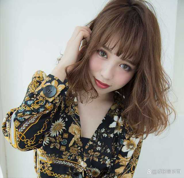 长脸女生适合什么样的刘海发型