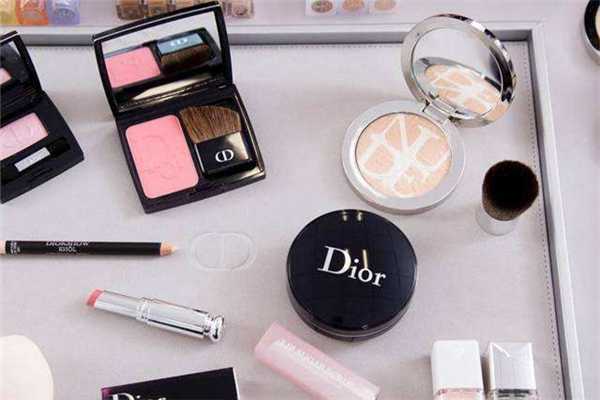 迪奥化妆品好用吗？迪奥化妆品什么档次