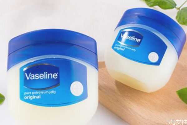 凡士林涂完身体后很油怎么办?凡士林如何乳化 凡士林涂完身体后很油怎么办?凡士林如何乳化
